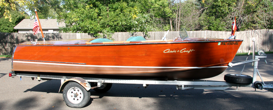 1957 17 ft Deluxe Runabout